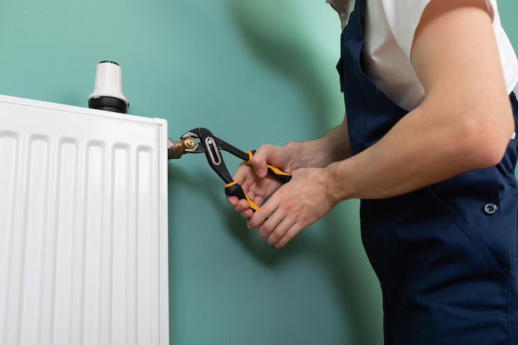 Technicien SNIC effectuant un remplacement de chauffage
